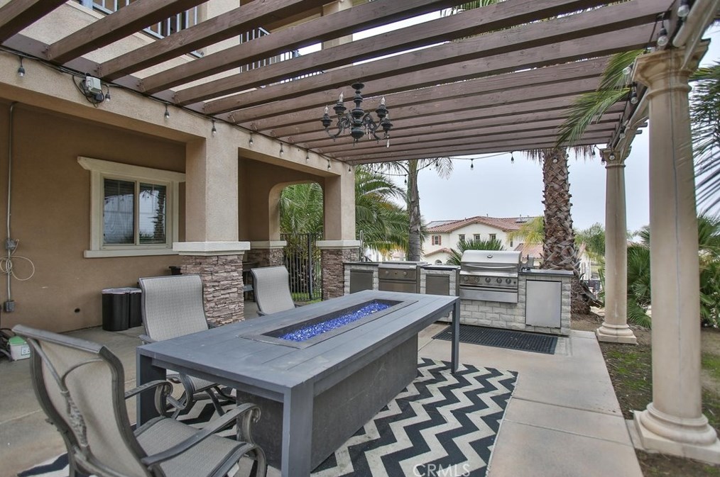 16622 Catalonia Dr, Riverside CA  92504-8701 exterior
