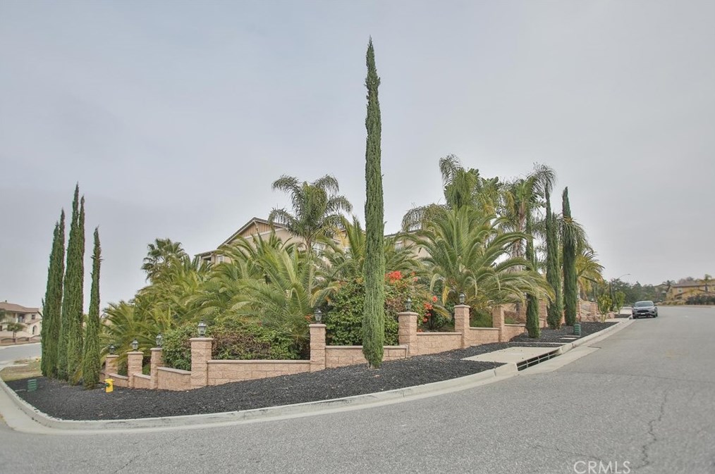 16622 Catalonia Dr, Riverside CA  92504-8701 exterior