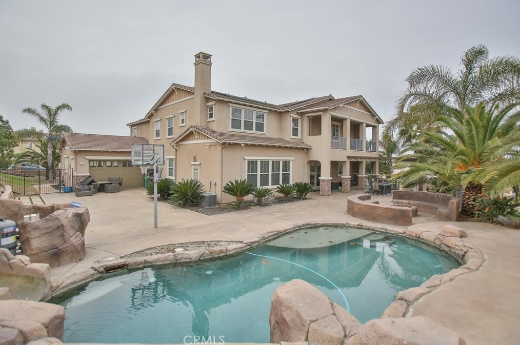 16622 Catalonia Dr, Riverside CA  92504-8701 exterior