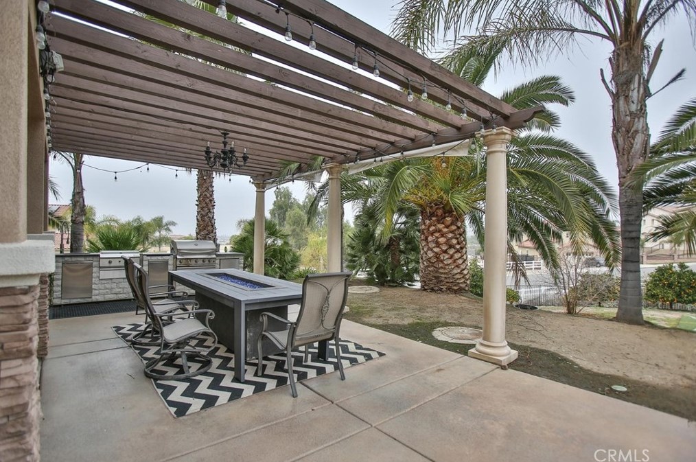 16622 Catalonia Dr, Riverside CA  92504-8701 exterior