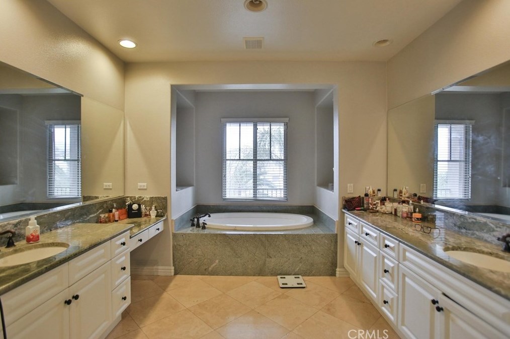 16622 Catalonia Dr, Riverside CA  92504-8701 exterior