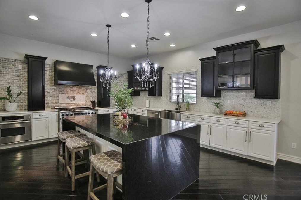 16622 Catalonia Dr, Riverside CA  92504-8701 exterior