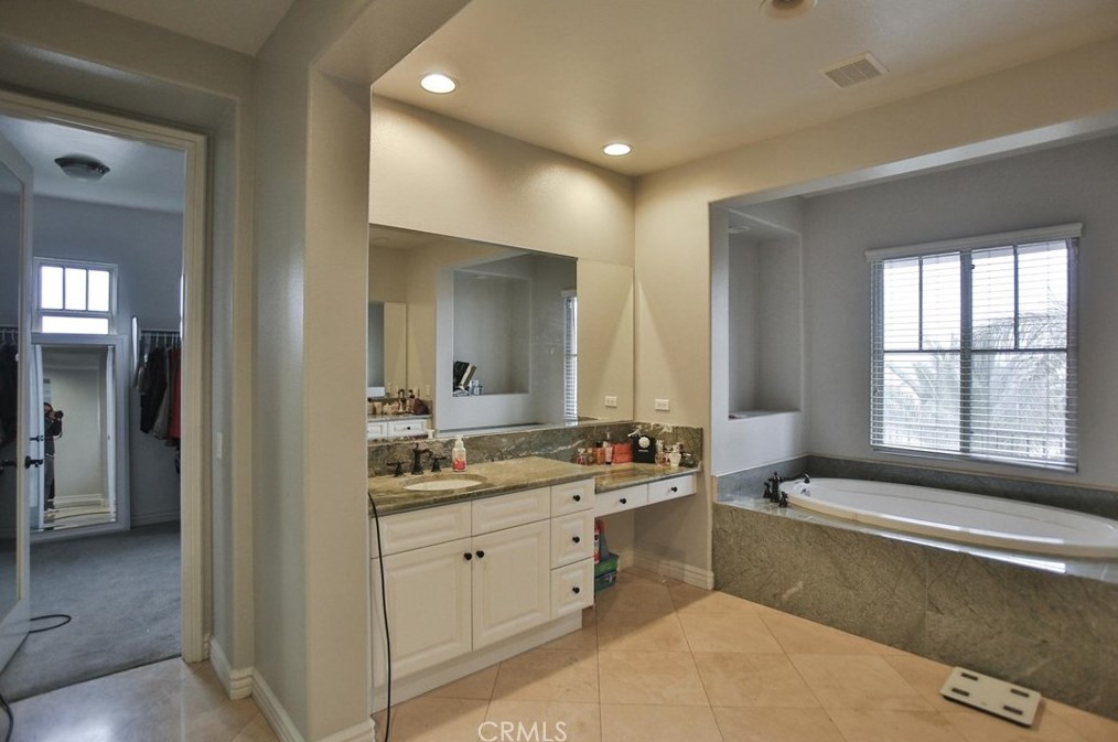 16622 Catalonia Dr, Riverside CA  92504-8701 exterior