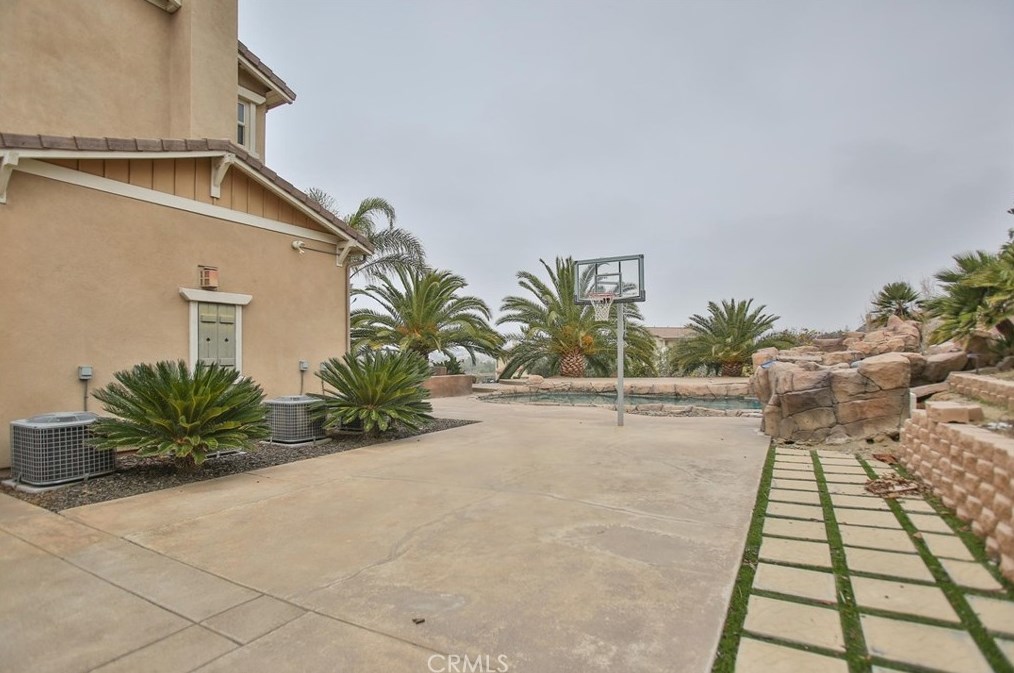 16622 Catalonia Dr, Riverside CA  92504-8701 exterior