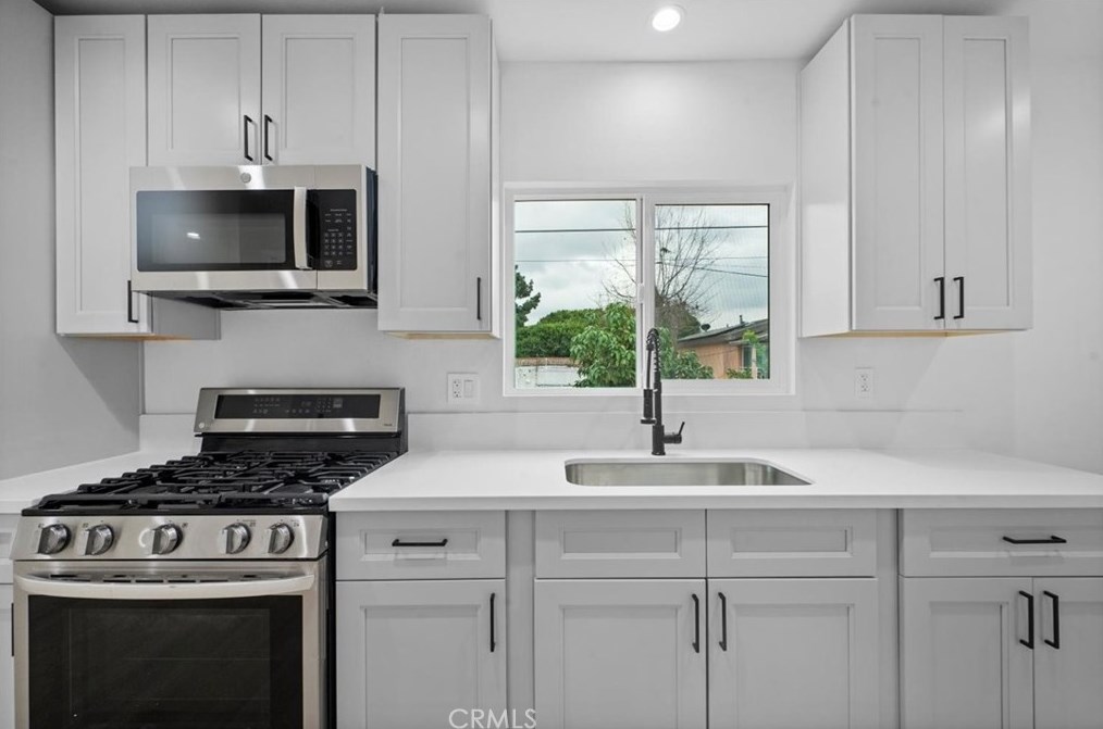 7411 Stanford Ave, Los Angeles CA  90001-2337 exterior