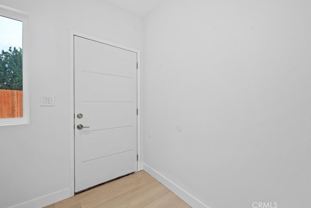 7411 Stanford Ave, Los Angeles CA  90001-2337 exterior