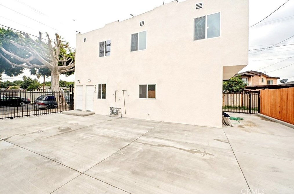7411 Stanford Ave, Los Angeles CA  90001-2337 exterior