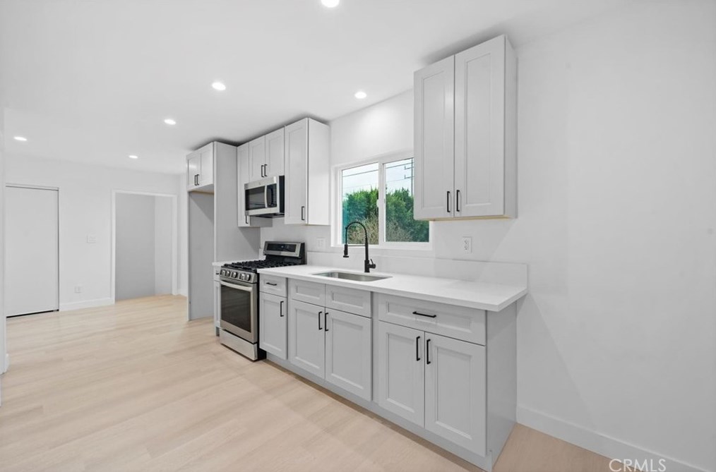 7411 Stanford Ave, Los Angeles CA  90001-2337 exterior