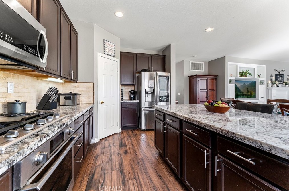 10200 Via Pescadero, Moreno Valley CA  92557-2743 exterior