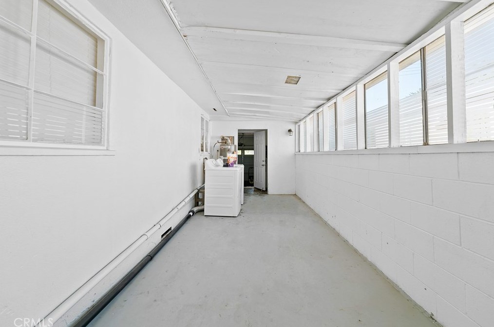5965 Mountain View Ave, Riverside CA  92504-1572 exterior