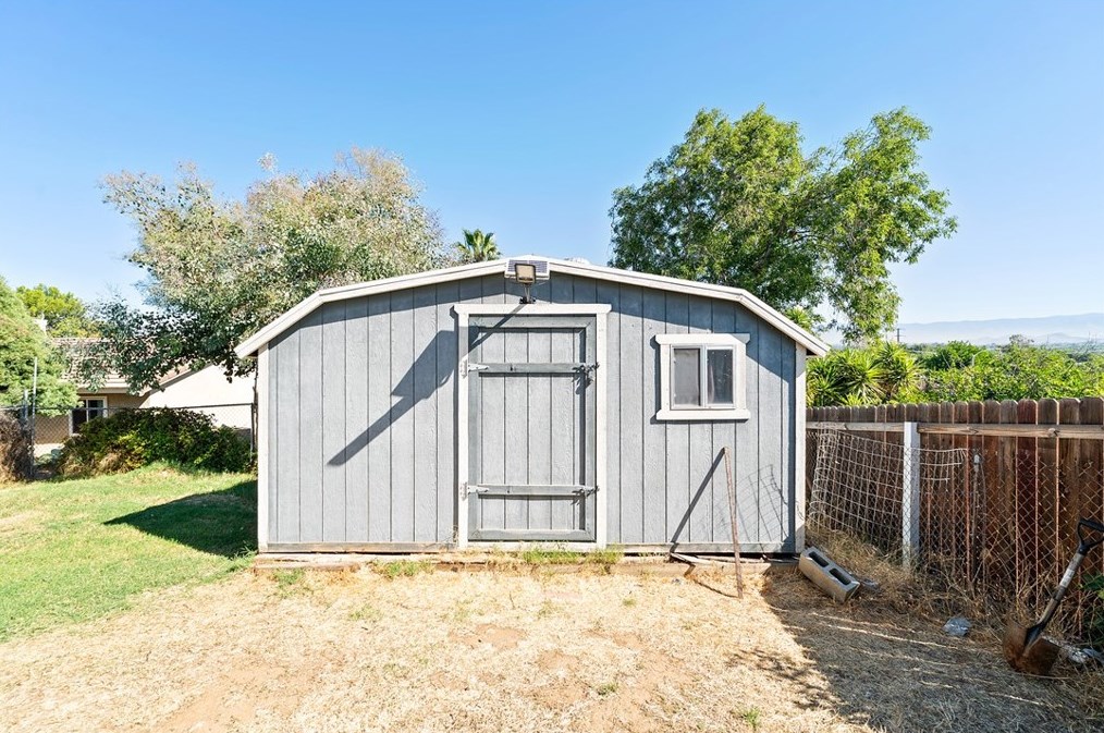 5965 Mountain View Ave, Riverside CA  92504-1572 exterior