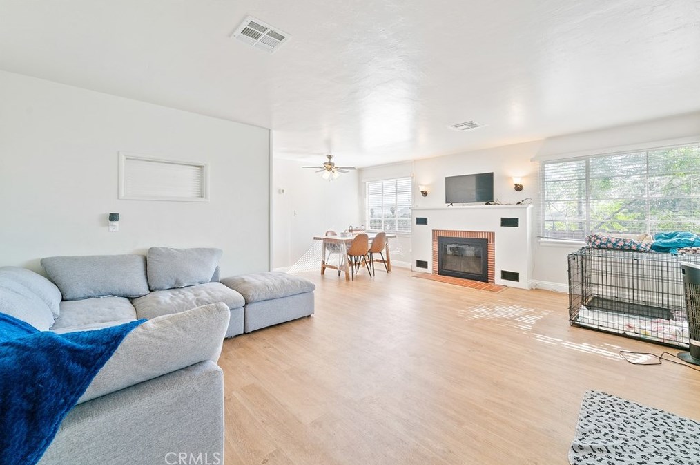 5965 Mountain View Ave, Riverside CA  92504-1572 exterior