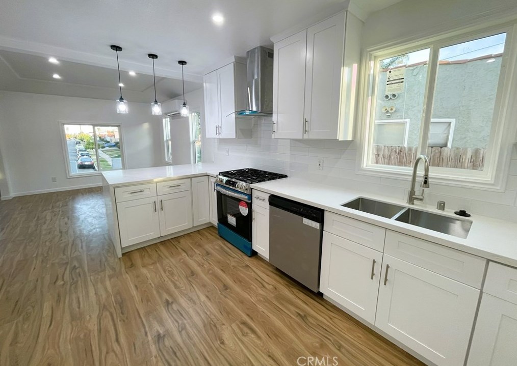 7037 Cimarron St, Los Angeles CA  90047-1632 exterior