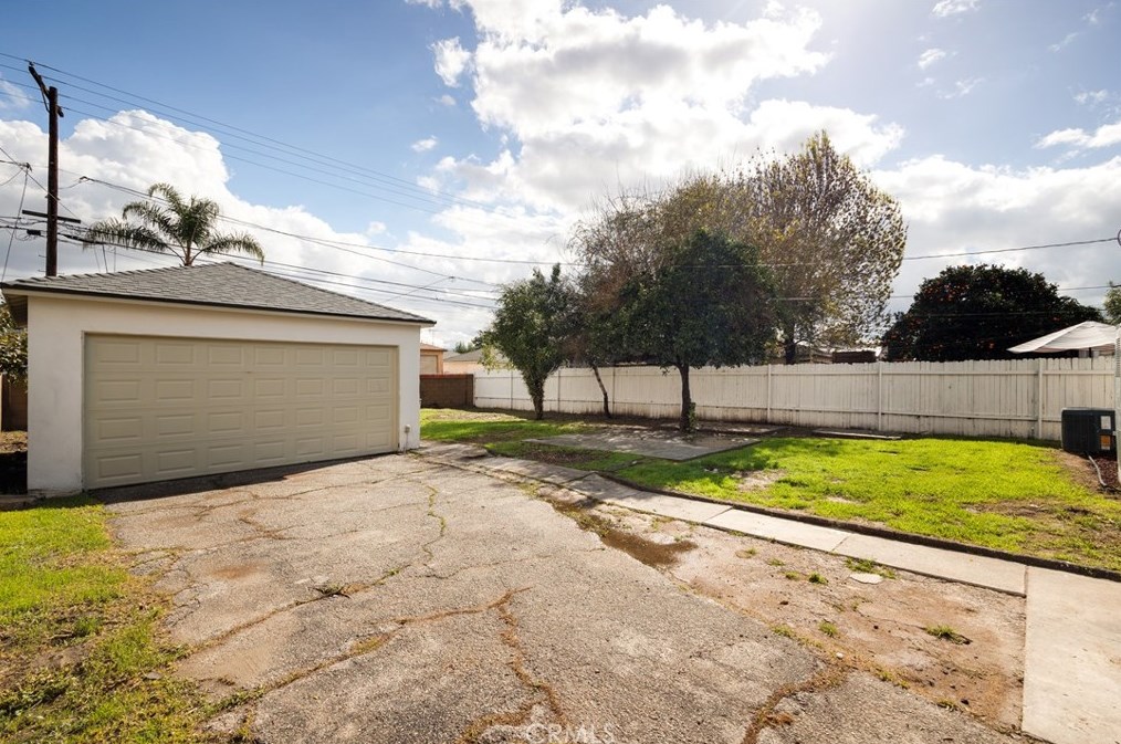 14820 Ibex Ave, Norwalk CA  90650-5939 exterior