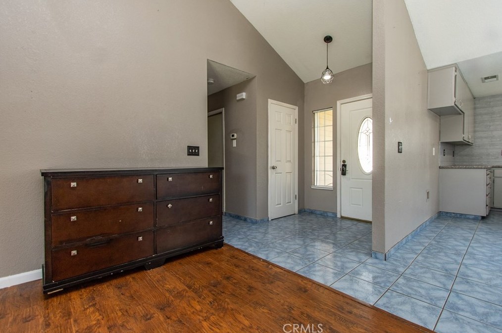 719 Almond Glen Ave, Livingston CA  95334-1875 exterior
