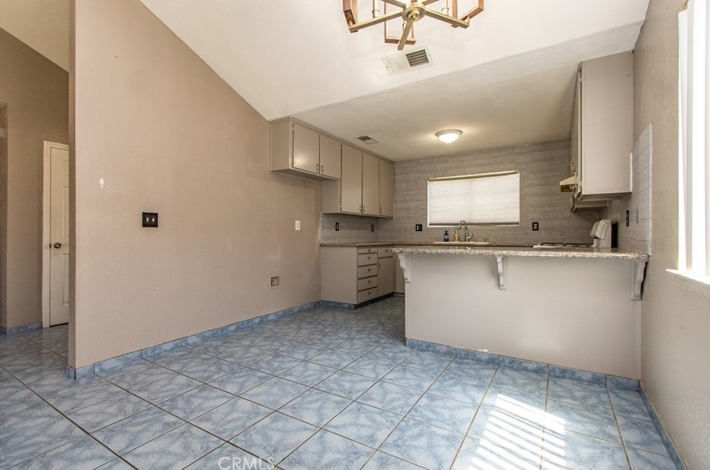 719 Almond Glen Ave, Livingston CA  95334-1875 exterior