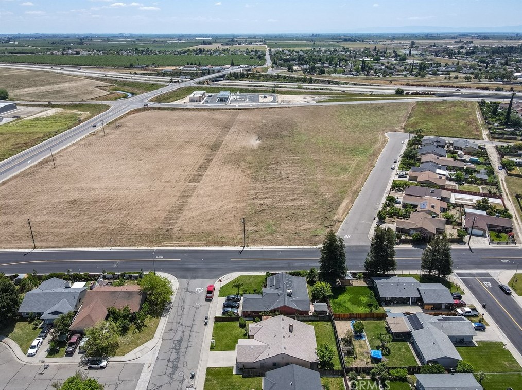 719 Almond Glen Ave, Livingston CA  95334-1875 exterior