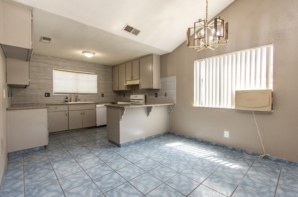 719 Almond Glen Ave, Livingston CA  95334-1875 exterior
