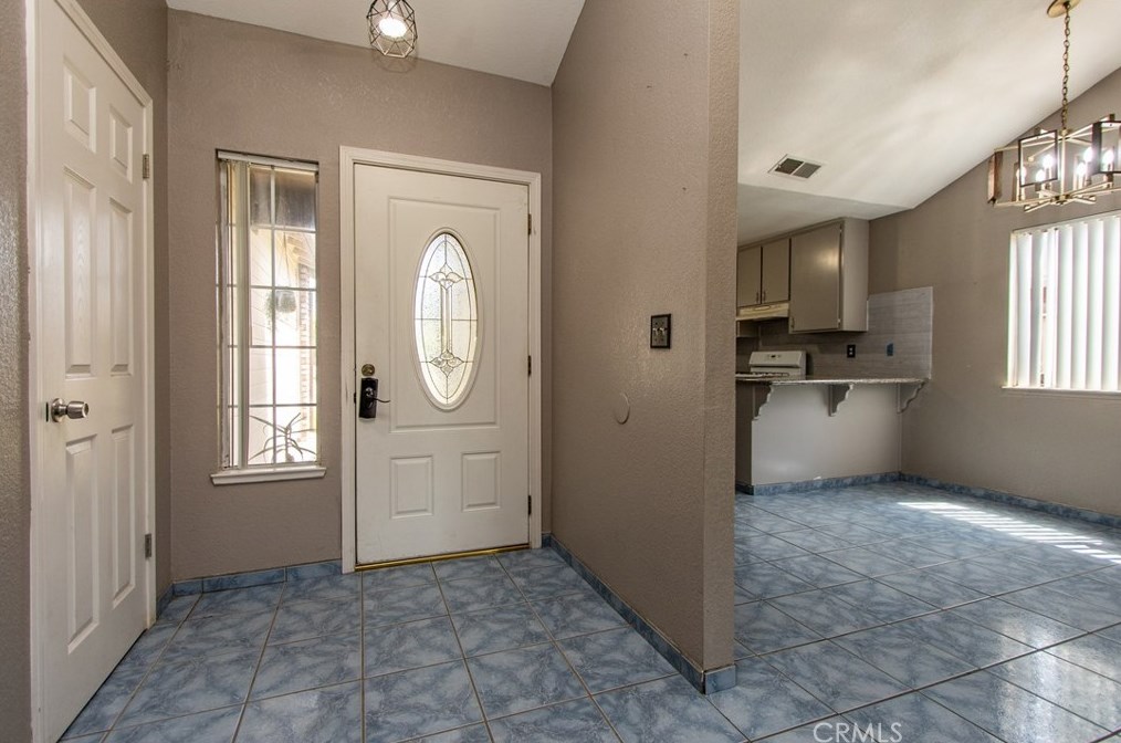 719 Almond Glen Ave, Livingston CA  95334-1875 exterior