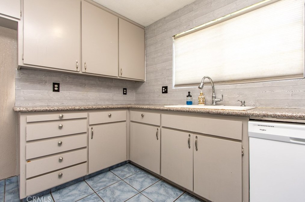 719 Almond Glen Ave, Livingston CA  95334-1875 exterior