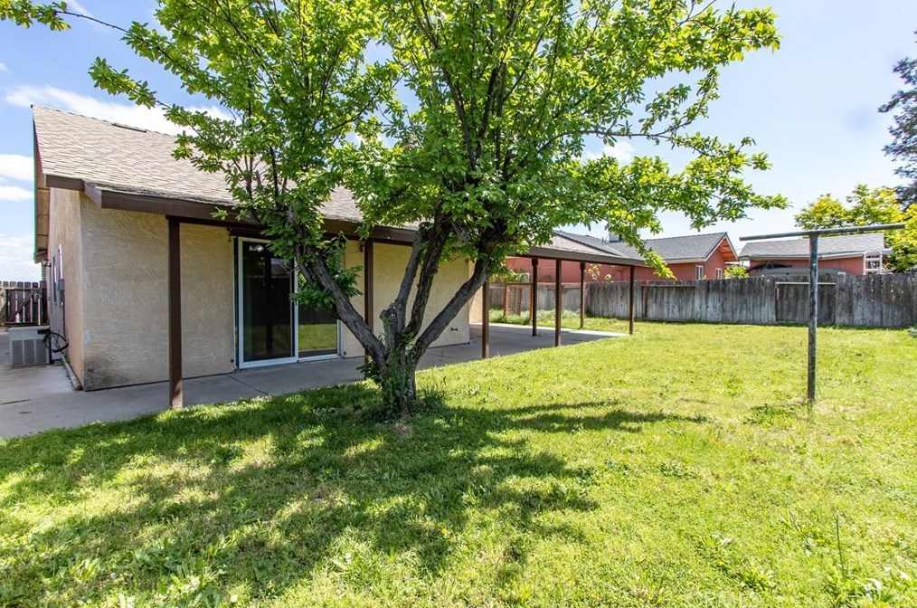 719 Almond Glen Ave, Livingston CA  95334-1875 exterior
