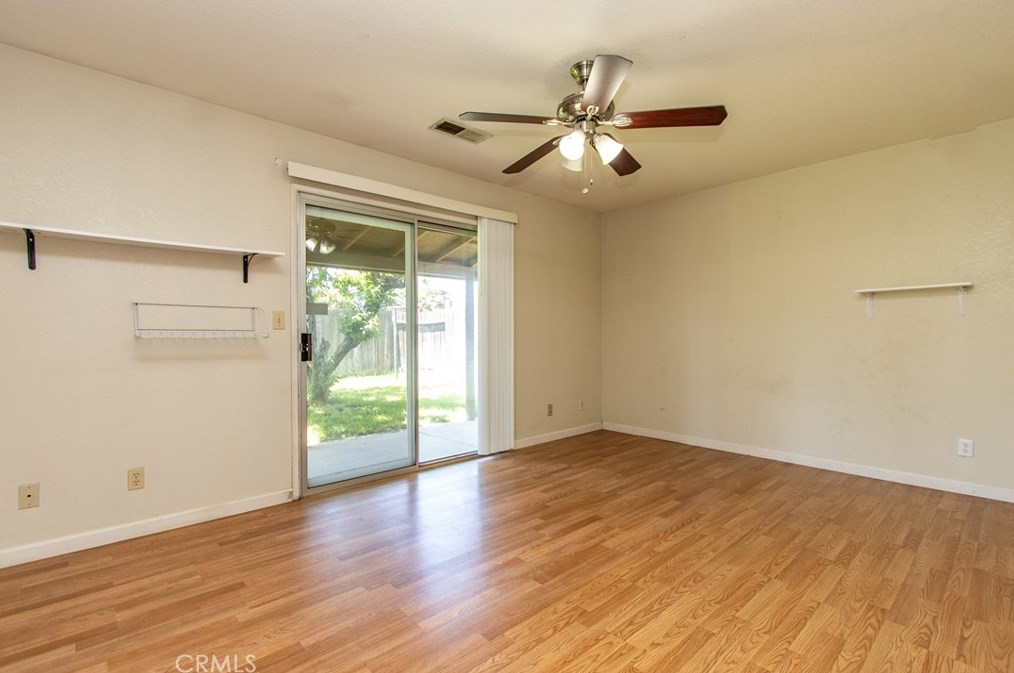 719 Almond Glen Ave, Livingston CA  95334-1875 exterior