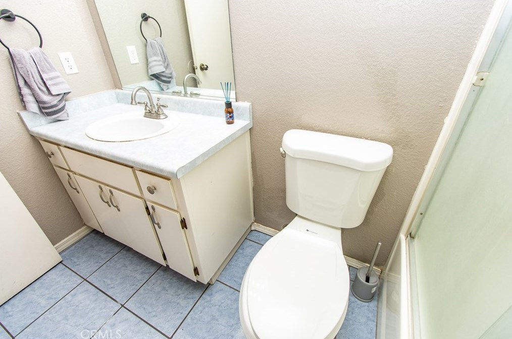 719 Almond Glen Ave, Livingston CA  95334-1875 exterior