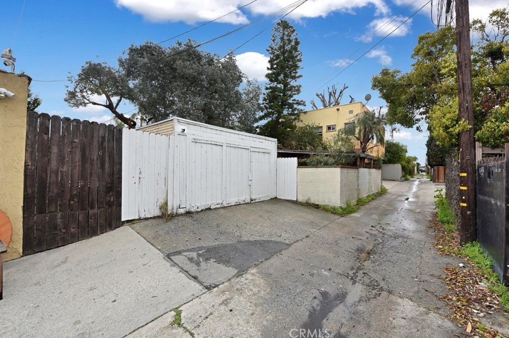 915 Molino Ave, Long Beach CA  90804-4775 exterior