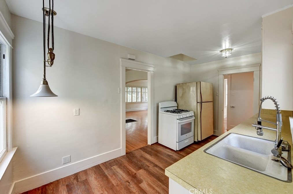 915 Molino Ave, Long Beach CA  90804-4775 exterior