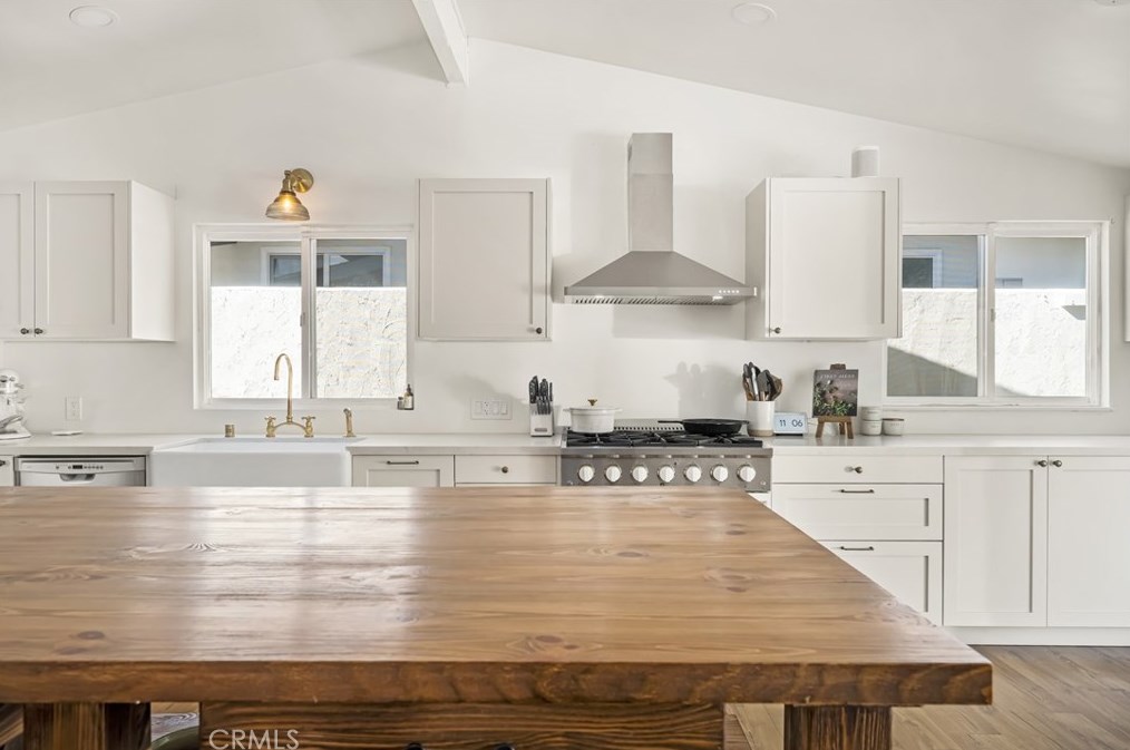 448 Princeton Dr, Costa Mesa CA  92626-6129 exterior