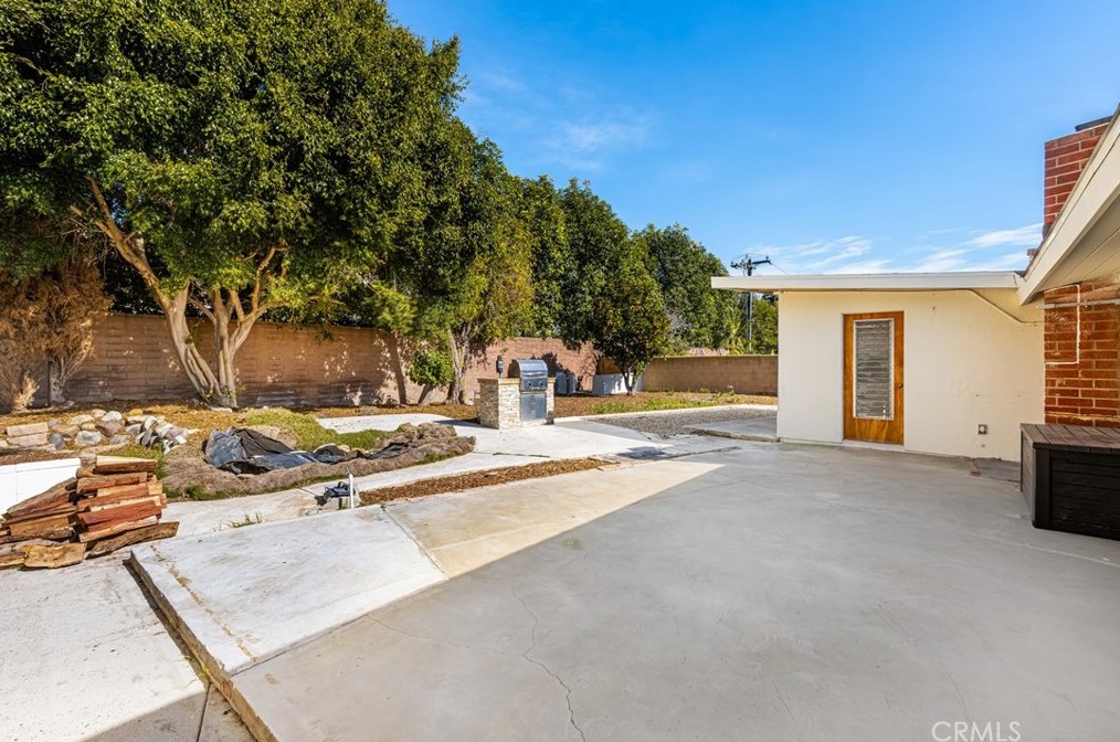 448 Princeton Dr, Costa Mesa CA  92626-6129 exterior