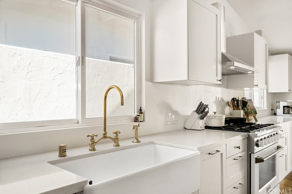 448 Princeton Dr, Costa Mesa CA  92626-6129 exterior