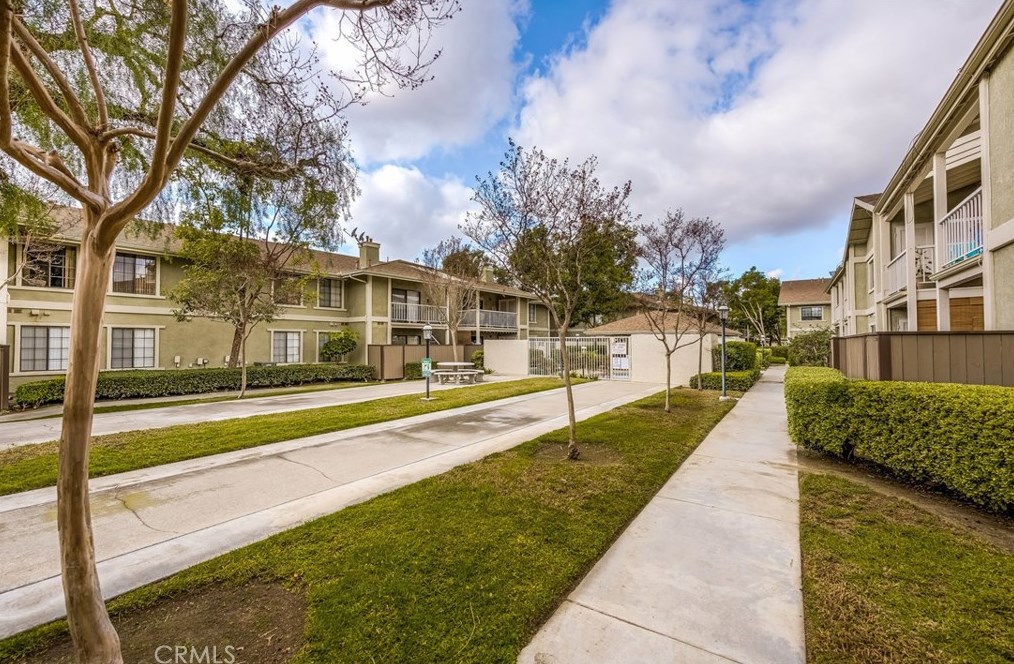 1121 Packers Cir, Tustin CA  92780-3556 exterior
