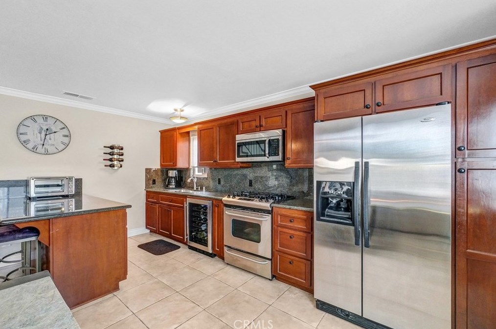 2535 Strong Pl, Anaheim CA  92806-5019 exterior