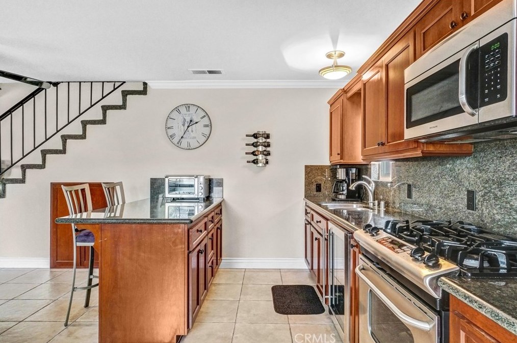 2535 Strong Pl, Anaheim CA  92806-5019 exterior