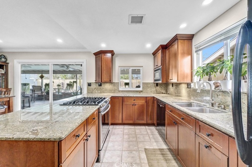 2535 Strong Pl, Anaheim CA  92806-5019 exterior