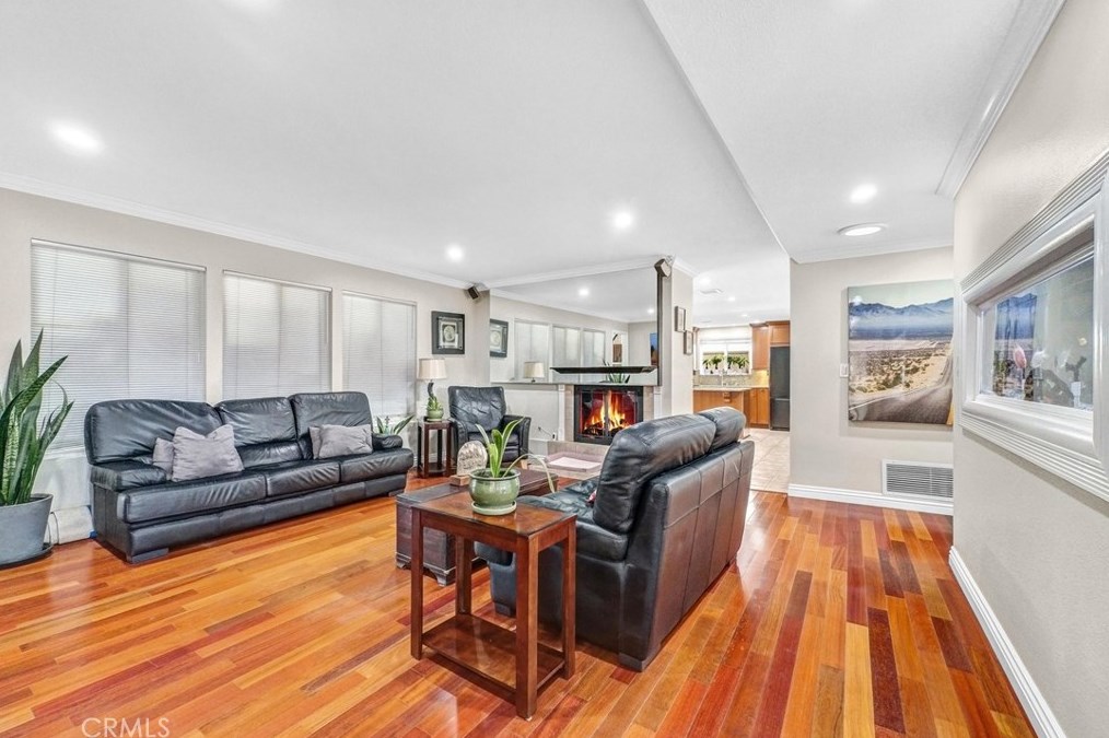 2535 Strong Pl, Anaheim CA  92806-5019 exterior