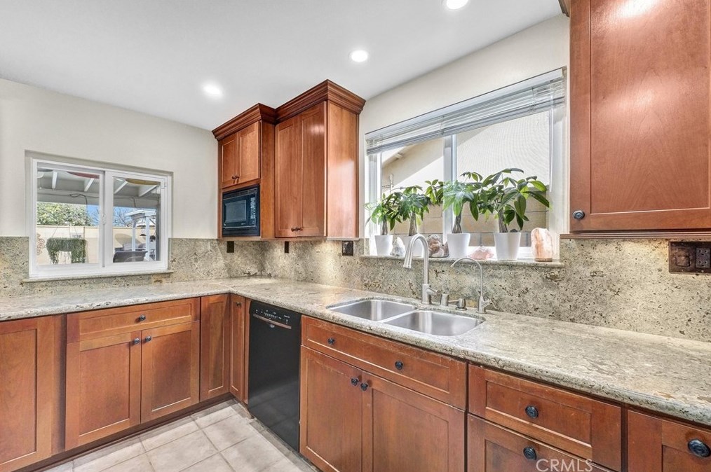 2535 Strong Pl, Anaheim CA  92806-5019 exterior