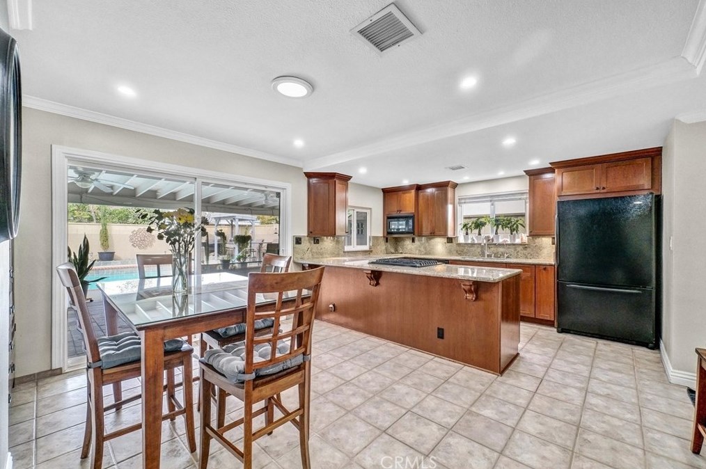 2535 Strong Pl, Anaheim CA  92806-5019 exterior