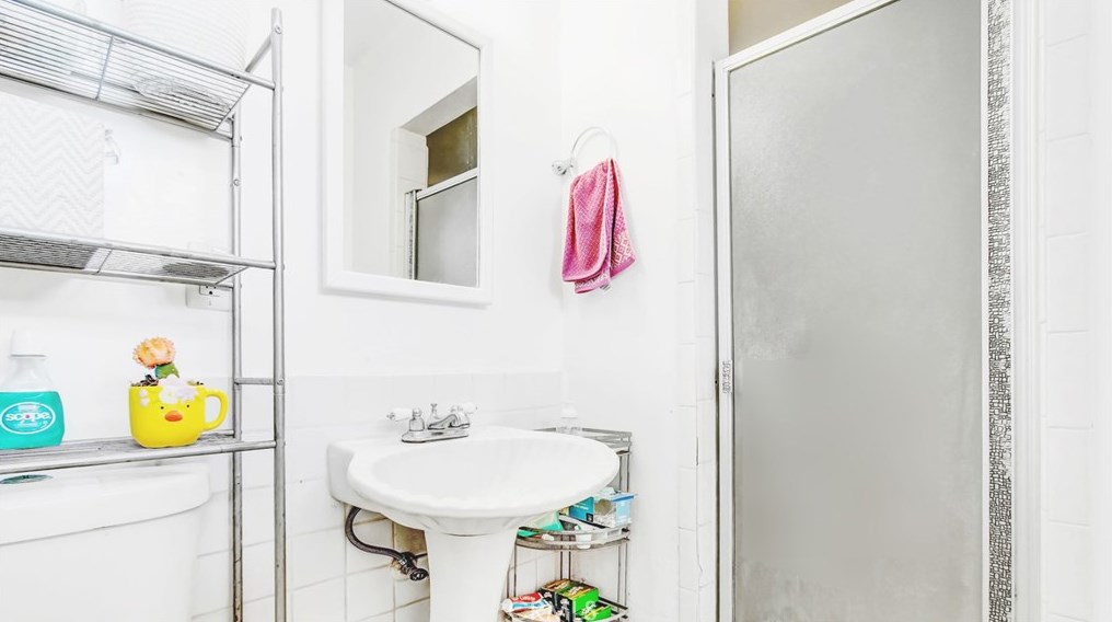 5896 Greenfield Ave, Riverside CA  92506-1927 exterior