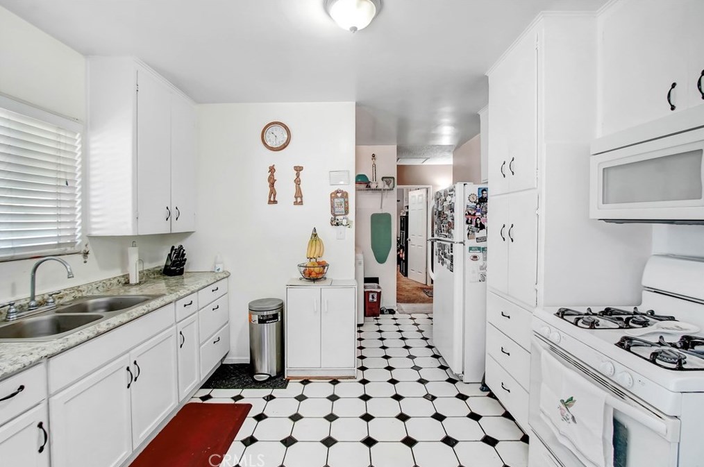 5896 Greenfield Ave, Riverside CA  92506-1927 exterior