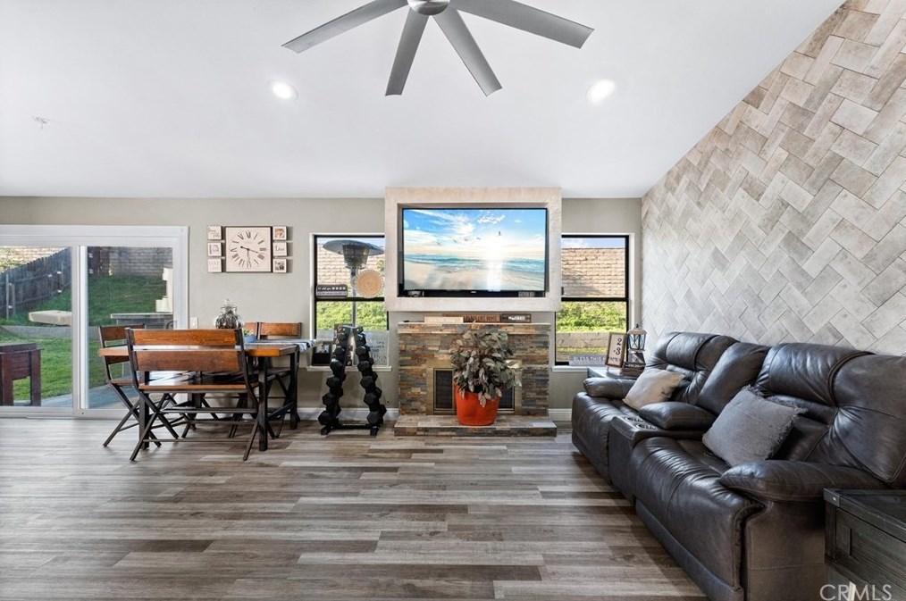 4254 Manx Ct, Riverside CA  92503-3155 exterior