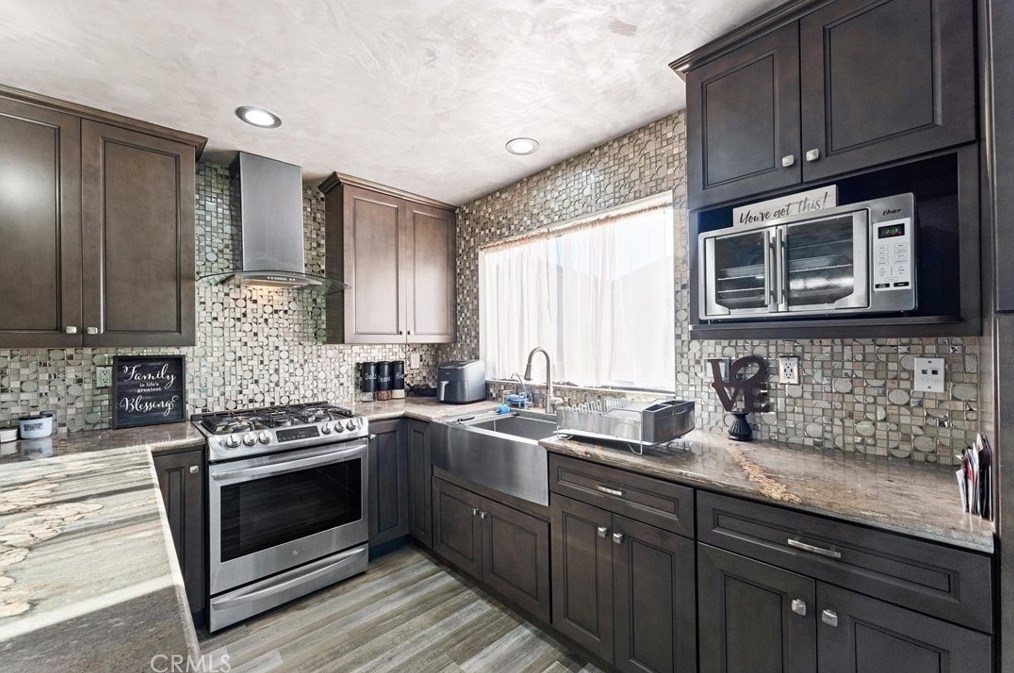 4254 Manx Ct, Riverside CA  92503-3155 exterior