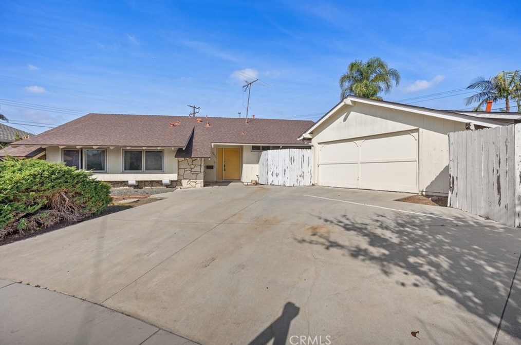 2859 Serang Pl, Costa Mesa CA  92626-4826 exterior