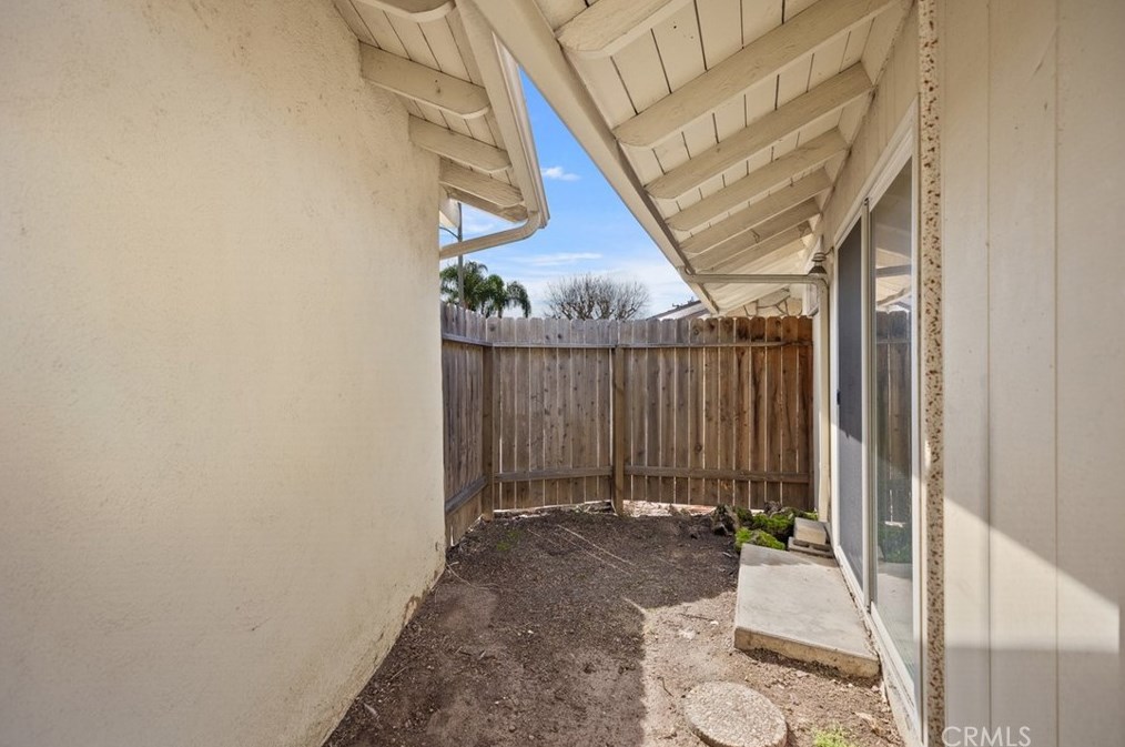 2859 Serang Pl, Costa Mesa CA  92626-4826 exterior