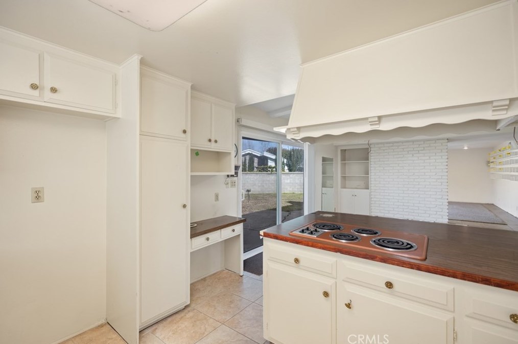 2859 Serang Pl, Costa Mesa CA  92626-4826 exterior