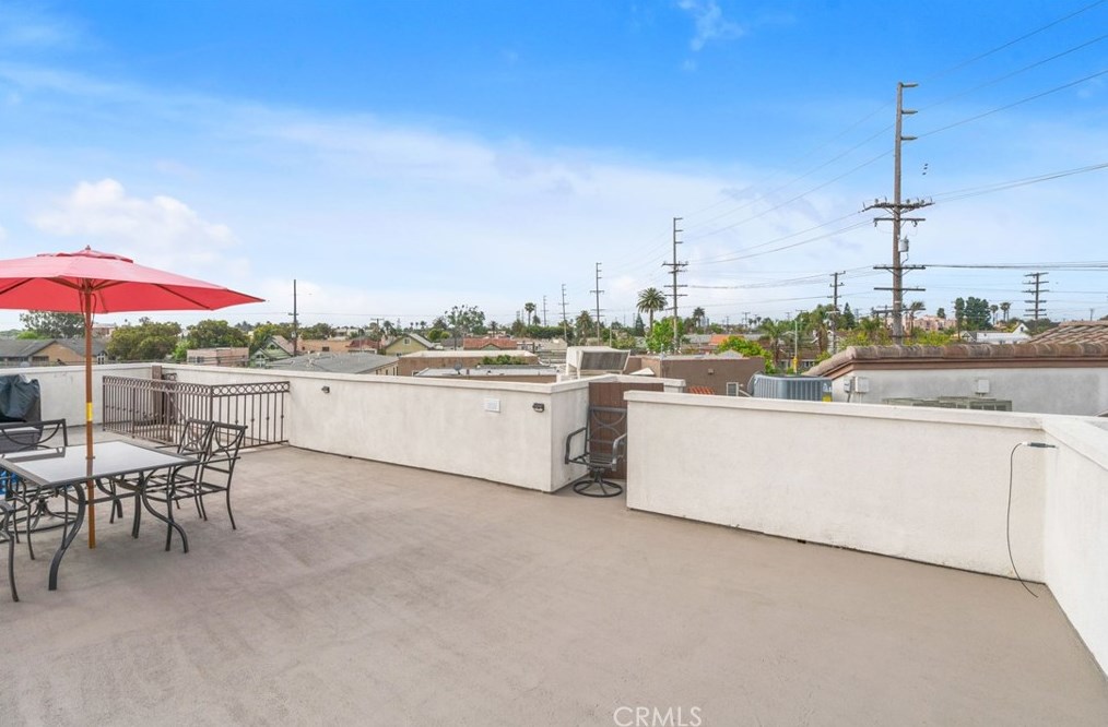 1030 Loma Ave, Long Beach CA  90804-3955 exterior