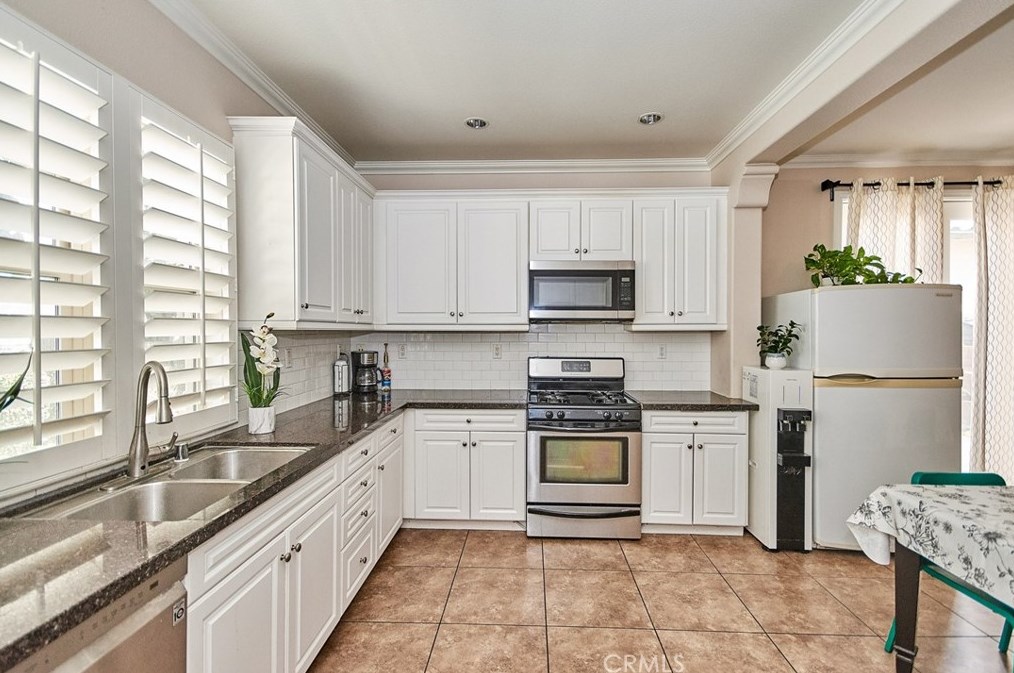 8326 Edgewood St, Chino CA  91708-9325 exterior