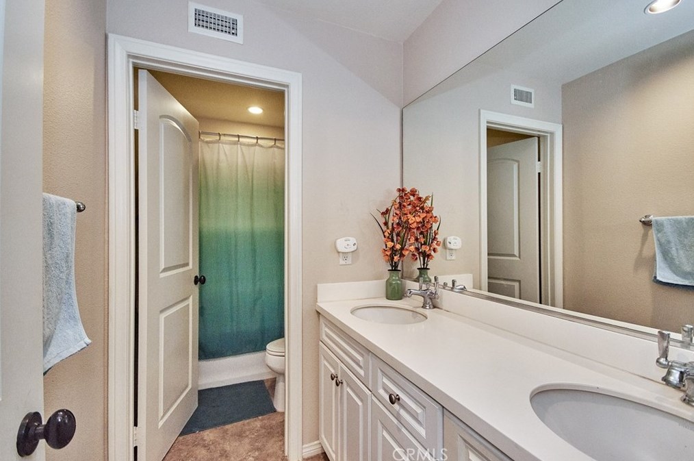 8326 Edgewood St, Chino CA  91708-9325 exterior