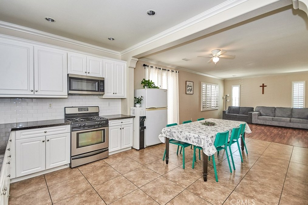 8326 Edgewood St, Chino CA  91708-9325 exterior